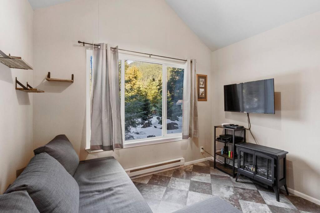 Cozy Tiny Home Steps Away From Mt. Rainier Ashford Extérieur photo